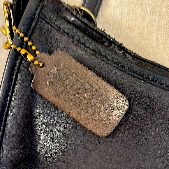 Vintage gorgeous Coach bag with embossed label, original leather tag,zipper pull - Picture 3 of 16